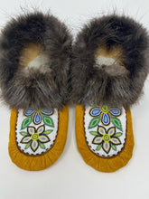 Load image into Gallery viewer, High top Beaded Moccasins

